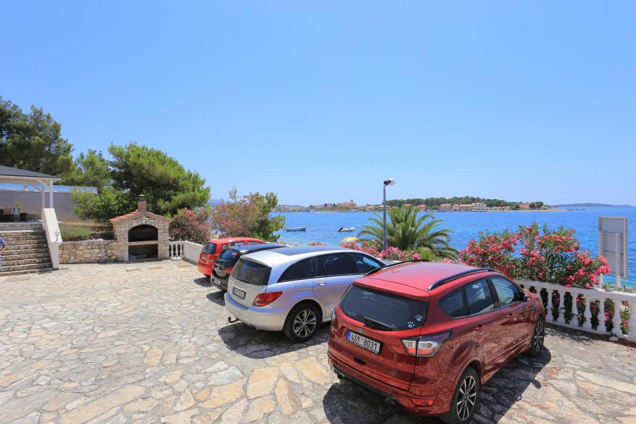 Family Friendly Seaside Apartments Brodarica, Sibenik - 15270 Kültér fotó