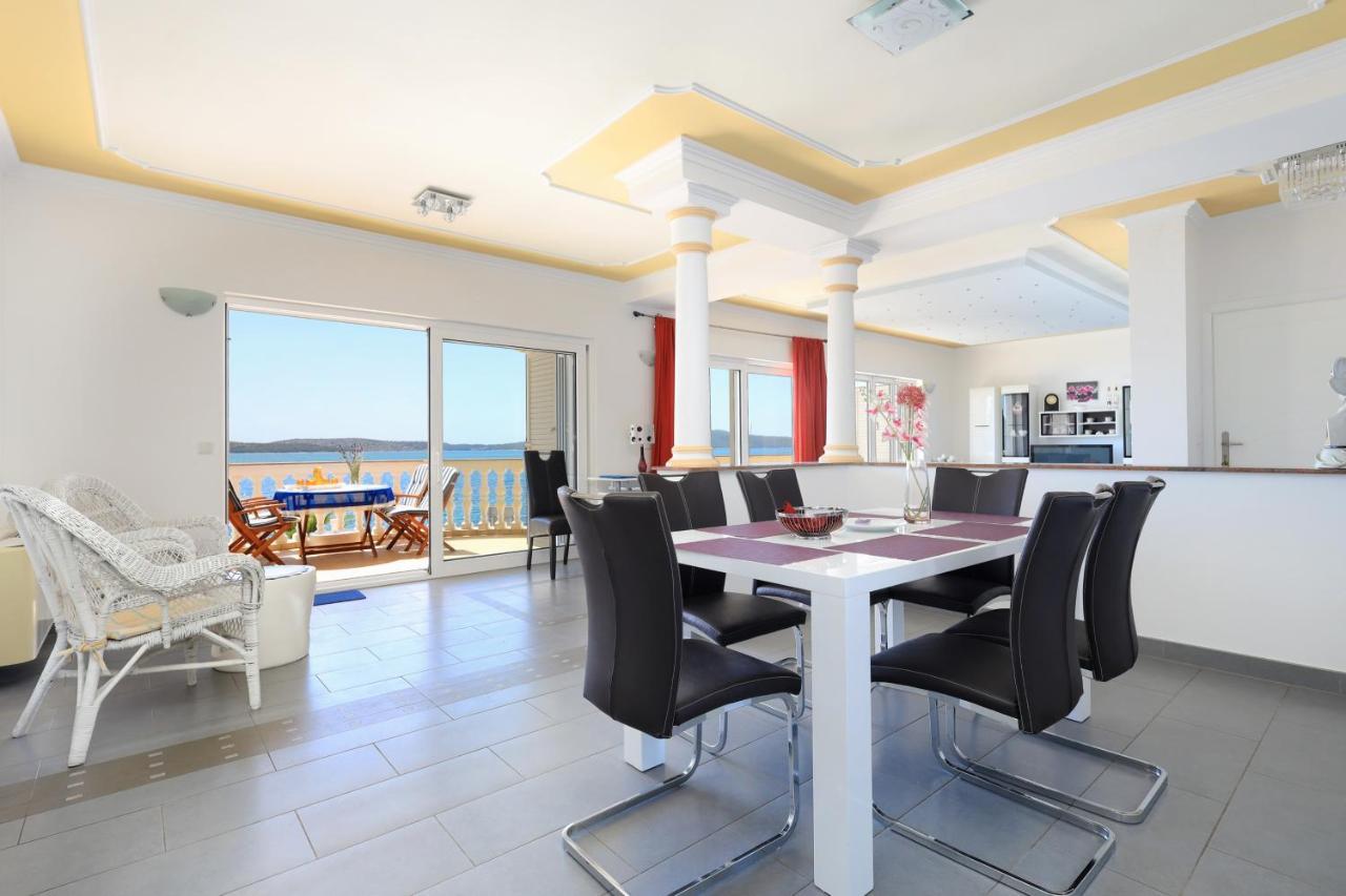 Family Friendly Seaside Apartments Brodarica, Sibenik - 15270 Kültér fotó