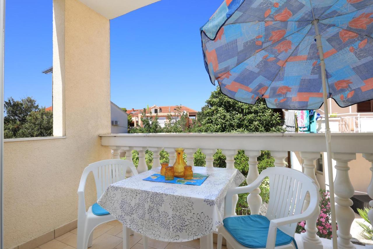 Family Friendly Seaside Apartments Brodarica, Sibenik - 15270 Kültér fotó