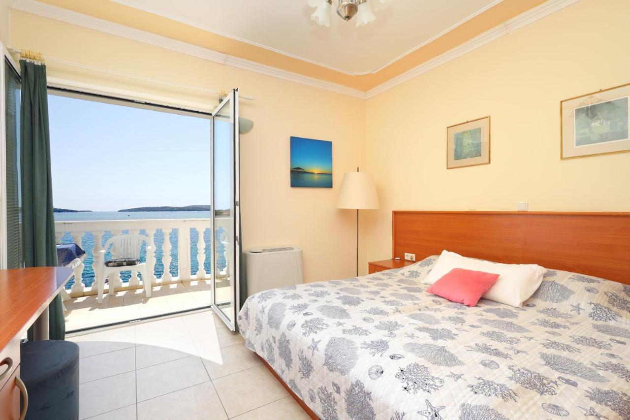 Family Friendly Seaside Apartments Brodarica, Sibenik - 15270 Kültér fotó