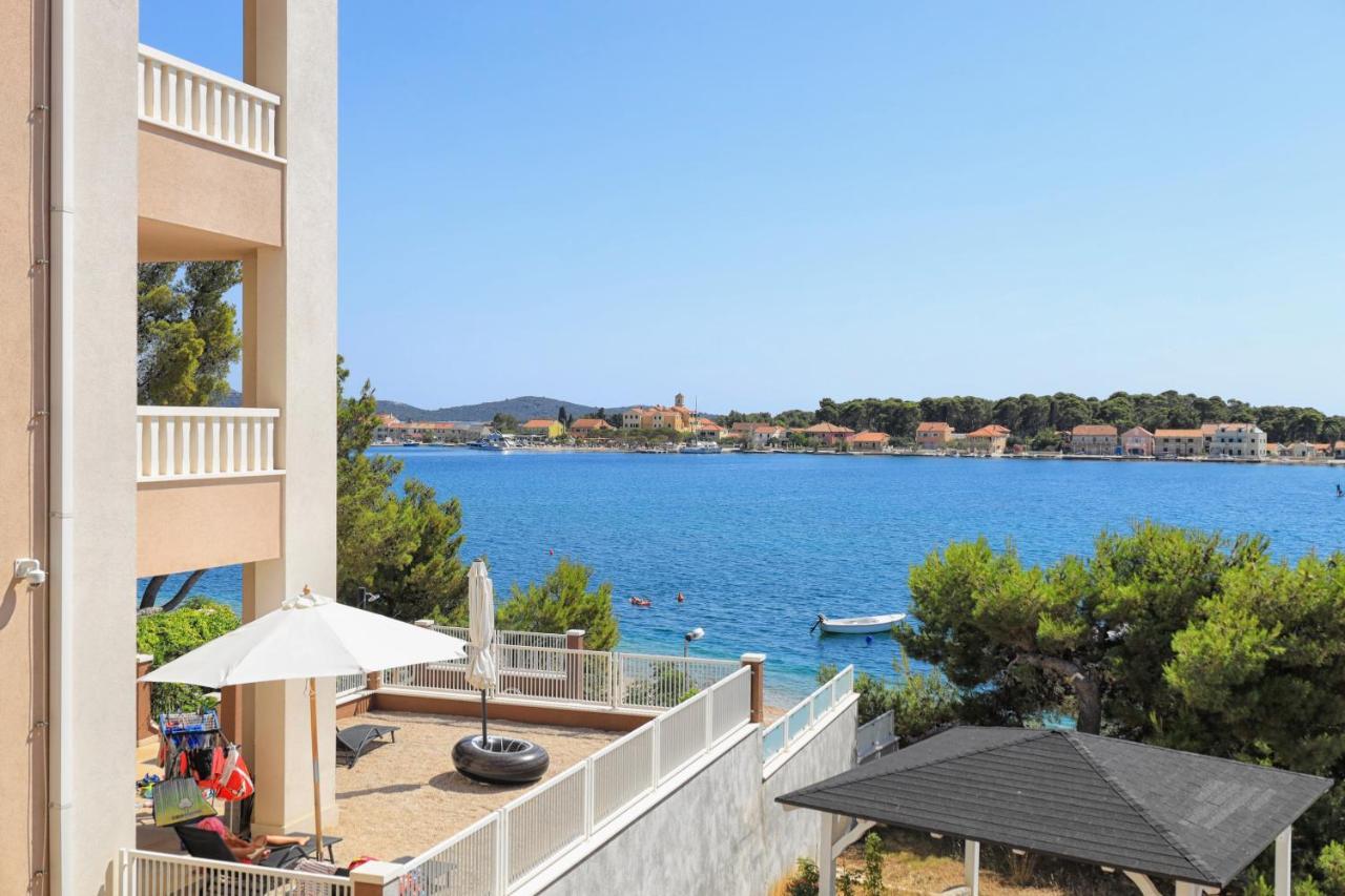 Family Friendly Seaside Apartments Brodarica, Sibenik - 15270 Kültér fotó