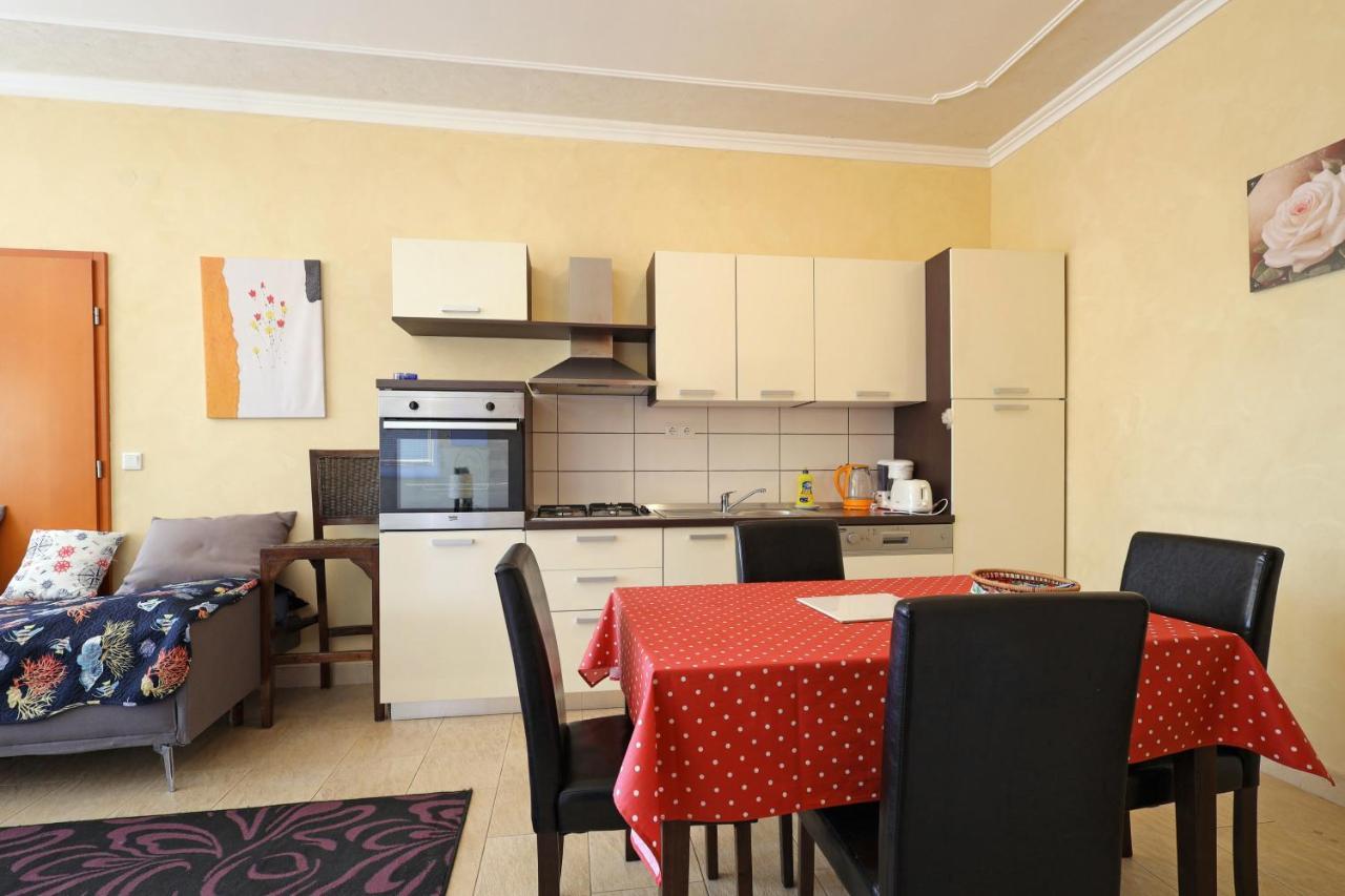 Family Friendly Seaside Apartments Brodarica, Sibenik - 15270 Kültér fotó