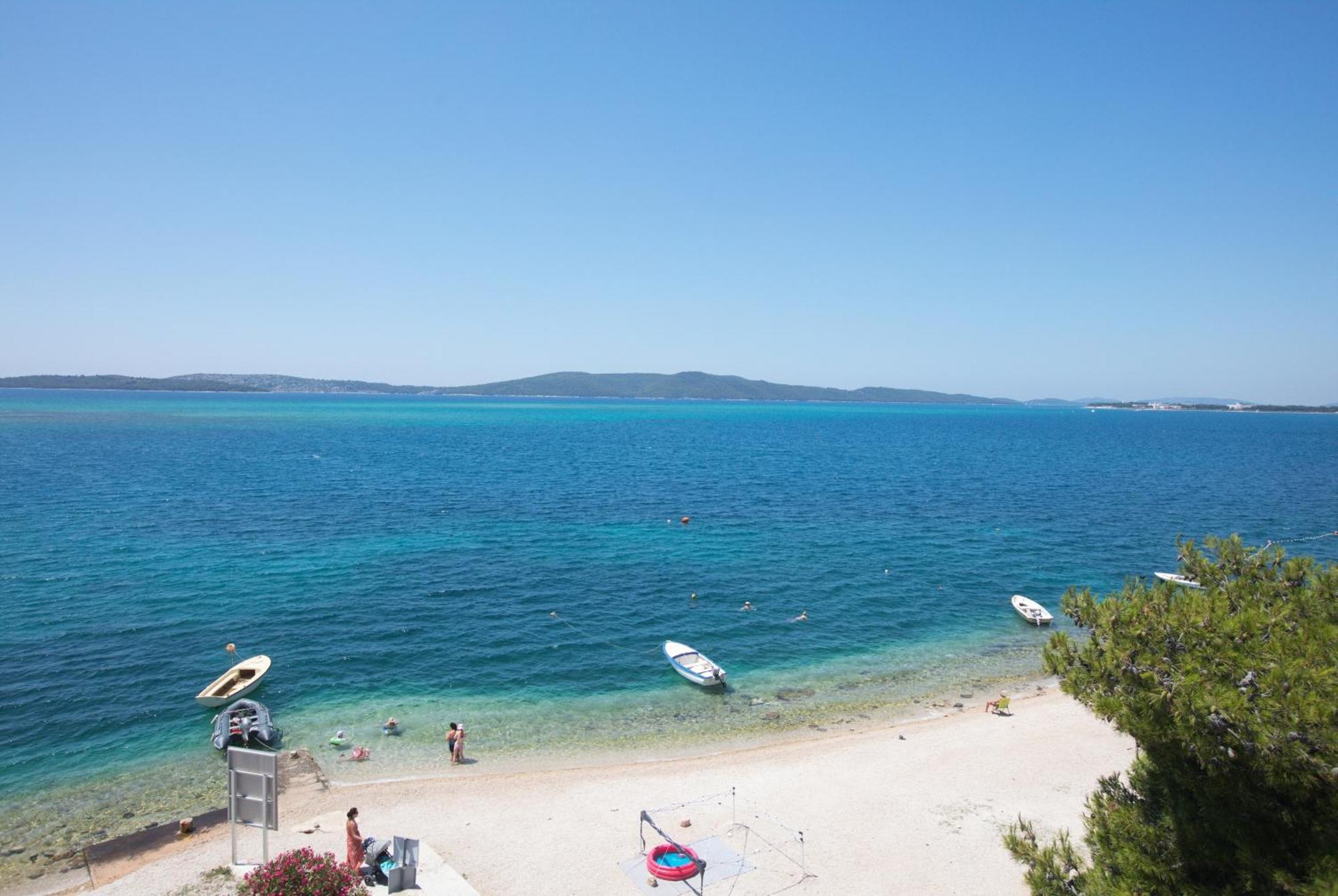 Family Friendly Seaside Apartments Brodarica, Sibenik - 15270 Kültér fotó