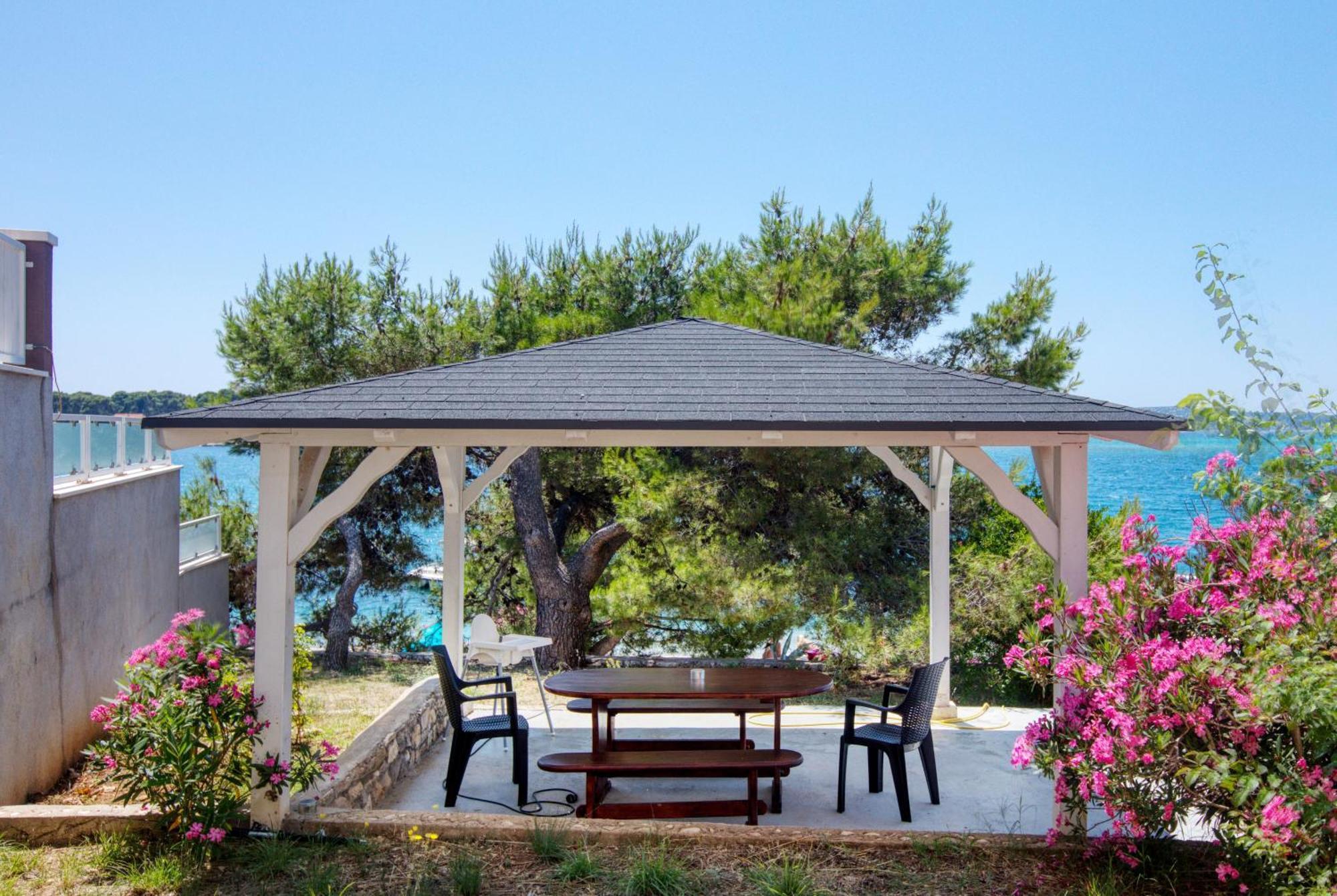 Family Friendly Seaside Apartments Brodarica, Sibenik - 15270 Kültér fotó